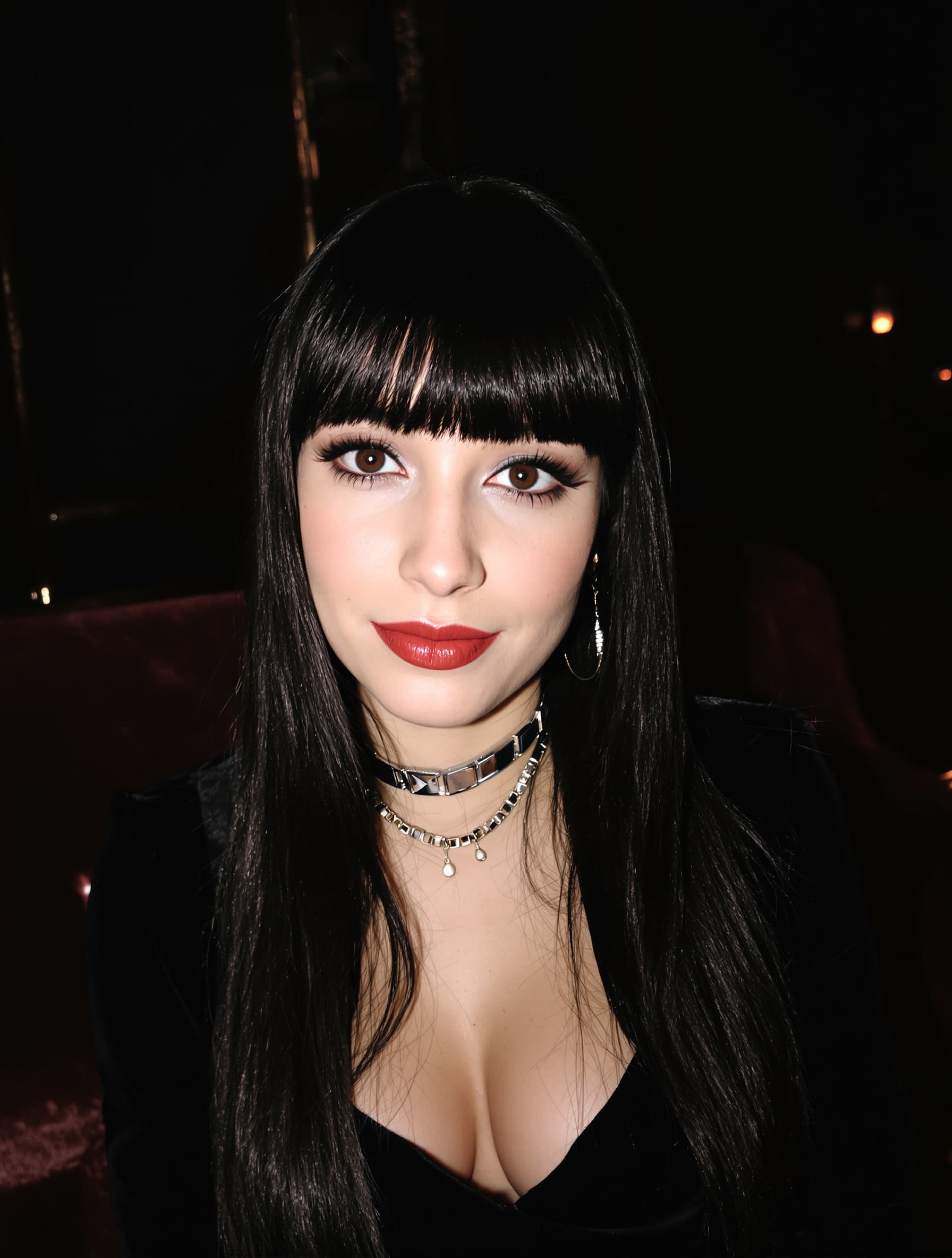 Raven AI companion on Yapo